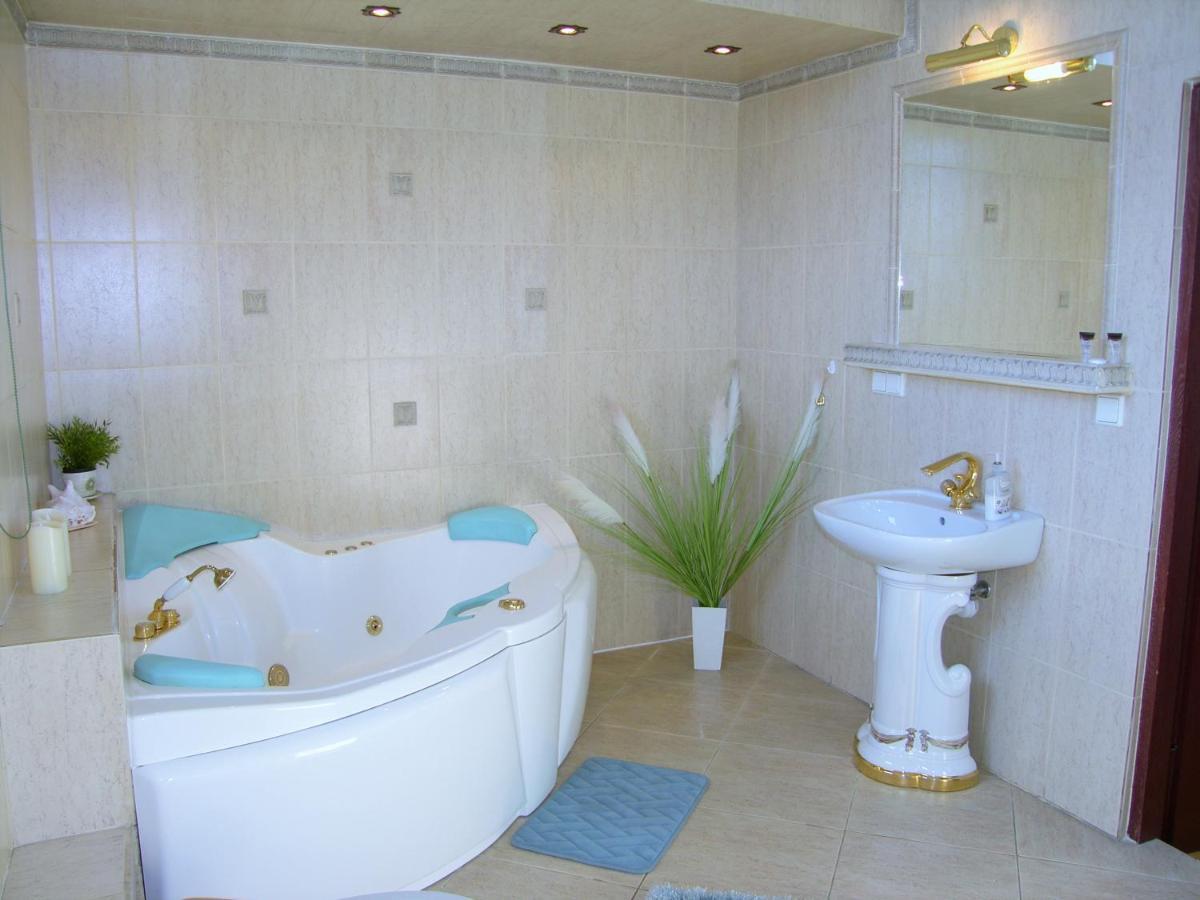 Kaliny Apartamenty Wanny Z Hydromasazem Chorzow Exterior photo